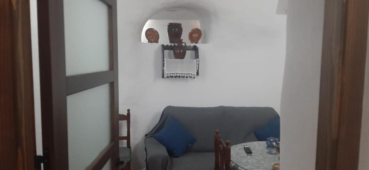 Casa Cueva El Almendro *