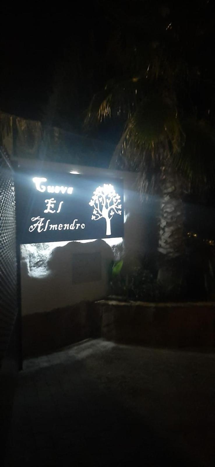 Casa Cueva El Almendro Country house